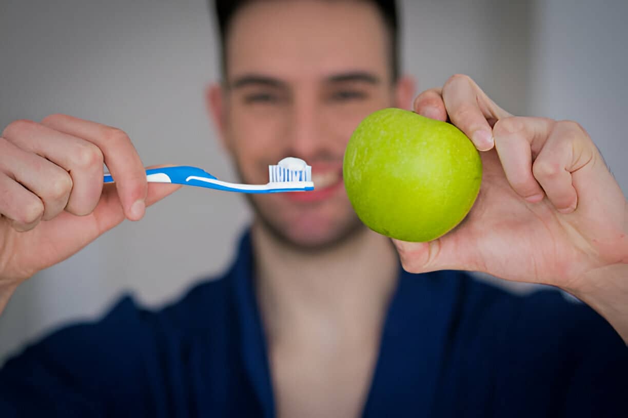 Do I Have to Brush Every Time I Eat with Invisalign?