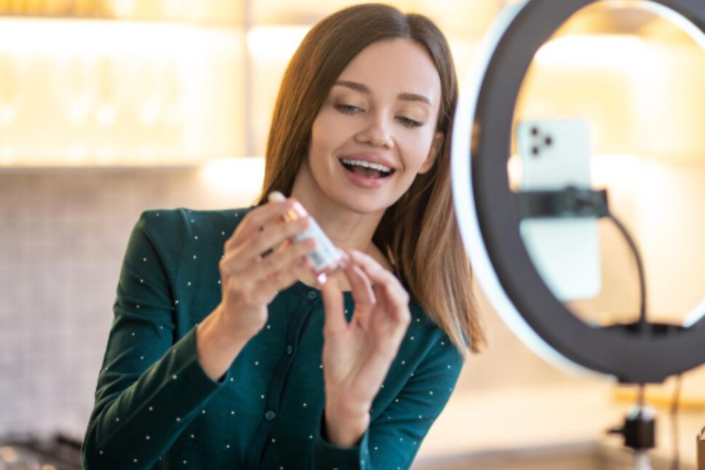 Influencers Get Their Teeth So White